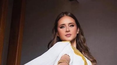 نيللي كريم تتألق بالعباية السعودية في ليالي رمضان 2022| صور