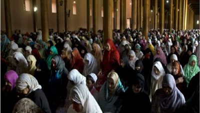 فتاوى رمضان| هل تجوز إمامة المسافر للمقيم في صلاة الجمعة؟.. «الإفتاء» تُجيب