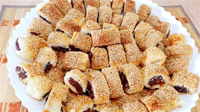 بمناسبة قرب قدوم العيد إليكِ طريقة عمل «قراقيش بالعجوة»