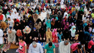 حكم صلاة العيد للحائض وهل يجوز لها دخول المسجد للاحتفال؟.. «الإفتاء» تجيب