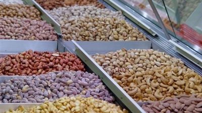 للبنات والسيدات.. تفسير حلم رؤيا أكل اللب في المنام بالتفصيل لابن سيرين