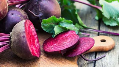 «يحمي من السرطان ويقلل تطور الخرف».. اعرفي فوائد عصير الشمندر الأحمر