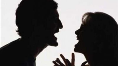 زوج في دعوى النشوز: علّمت على وجهي بالسكين وطردت أمي في شهر العسل