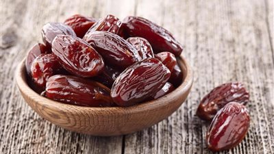 صالح طول العام.. حافظي على أعصابك بتناول التمر