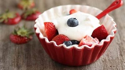 حلو اليوم.. طريقة عمل سلطة فواكه بالكريم شانتي