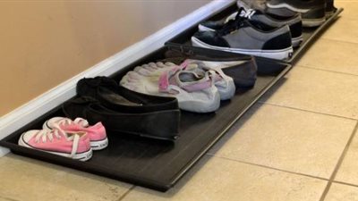 الحذاء قاتل ويسبب السرطان.. دراسة: خطورته لا تتوقف عند خلعه خارج المنزل