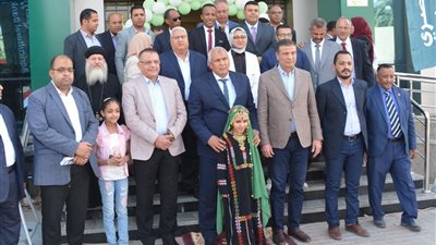 محافظ الوادي الجديد ورئيس البنك الزراعي يفتتحان أحدث الفروع المطورة بالخارجة