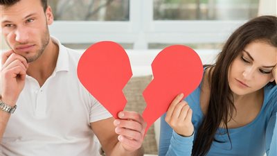 فيروز تطلب الطلاق: تزوج عرفيا مرتين وسرق ذهبي ويبتزني