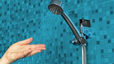 هل يشترط طهارة الماء للاغتسال مثل الوضوء؟.. «الإفتاء» تُجيب