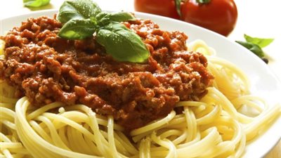 وصفة اليوم| اعرفي طريقة عمل المعكرونة الإسباجيتي باللحم المفروم