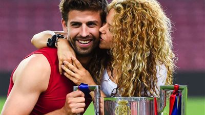 رد فعل عنيف من شاكيرا تجاه «بيكيه» بعد ضبطه مع امرأة أخرى