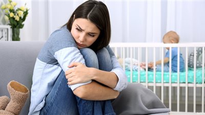 اكتئاب الولادة.. طبيب: الأم خطر على نفسها وأسرتها حال ظهور هذه الأعراض