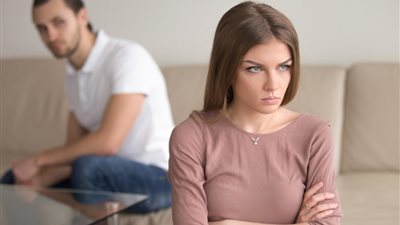 سيدة تشكو من إهمال زوجها.. ونساء السوشيال ميديا: «هو ده الحب بعد الجواز»