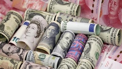 أسعار العملات العربية والأجنبية اليوم الخميس بعد ارتفاع الدولار الجمركي
