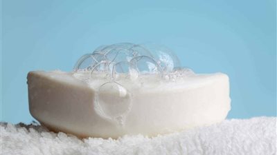 تفسير حلم الصابون في المنام للمتزوجات.. «زيادة الرغوة زيادة في الخير»