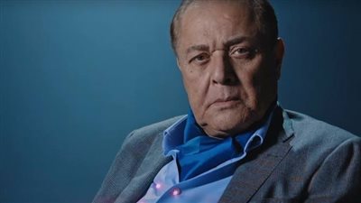 صورة نادرة تجمع محمود عبد العزيز بزوجته الأولى تُثير ضجة بين الجمهور