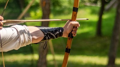 اعرفي حكاية المثل الشعبي «رب رمية من غير رام»| فيديو جراف