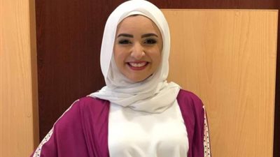 هلا رشدي لـ