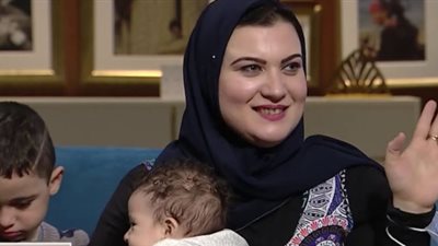 أمينة الإيطالية تعود لمصر وتسجد في المطار: «كنت غلطانة وندمت»