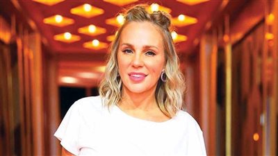 «مراته كبرت وعايز يغيرها زي العربية» شيرين رضا تشن هجومًا على الرجال| فيديو 