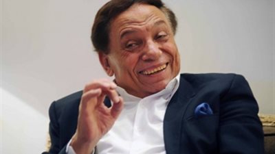 أول تعليق من أسرته.. هل عادل إمام في المستشفى؟| فيديو