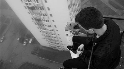 التهديد أبرزها.. علامات تدل على استعداد الشاب لإنهاء حياته