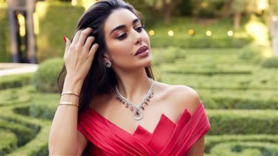 بالأحمر الناري.. 