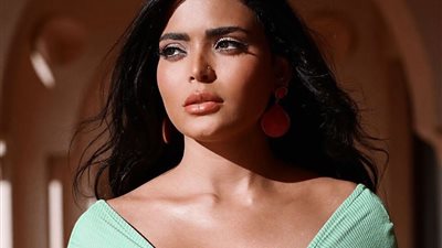 أسماء جلال: «أهلي كانوا بيقولولي متلبسيش شورت علشان رجلك وحشة.. وصدقتهم»