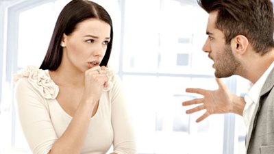 بعد وفاة زوجي أُجبرت على الارتباط بشقيقه وضرتي بتضربني.. والتعليقات: «ادلعي تاخدي حقك»