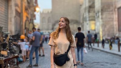 إطلالة كاجوال لـ هند رضا من شارع المعز| صور