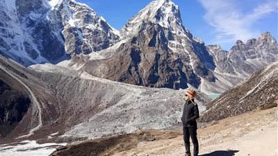 تفسير حلم تسلق الجبل مع شخص أعرفه وعلاقته بزواج قريب