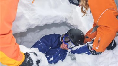 6 قتلى و15 جريح و10 مفقودين في انهيار جليدي في جبال الألب الإيطالية