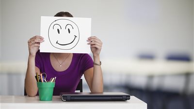 «ضع الزهور على المكتب».. نصائح جوهرية للاستمتاع بأجواء العمل