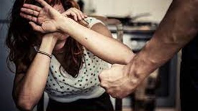 أب يعذب ابنته ويقص شعرها: خلعت الحجاب وأدمنت المخدرات في تركيا