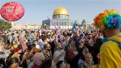 «زيارة القبور وعمل الكحك».. عادات استقبال عيد الأضحى في فلسطين
