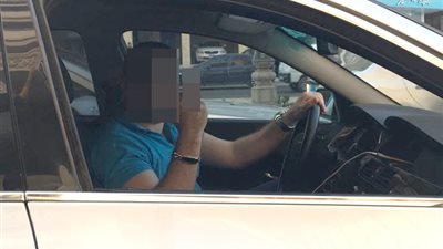 امسك متحرشًا.. سيدة تصور شخصًا تحرَّش بها بأفعال خادشة داخل سيارته