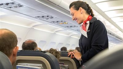 مضيفة طيران تأخذ تعويض 5 مليون دولار بسبب «كلمة»