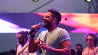 «التذكرة ثمنها 1200 جنيه» أسعار حفلة حماقي والجمهور يرد: «وقوف vip ده هيقف جمب النجم يعني!»