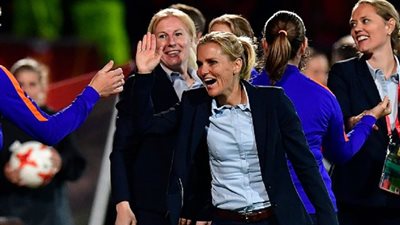 مدربة المنتخب الإنجليزي: 