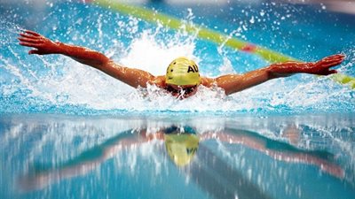 منتخب مصر يتألق في منافسات اليوم الأول بالبطولة العربية للسباحة