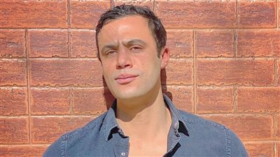 محمد عادل إمام عن ارتباط اسمه بوالده: «شهرة دون تمثيل»