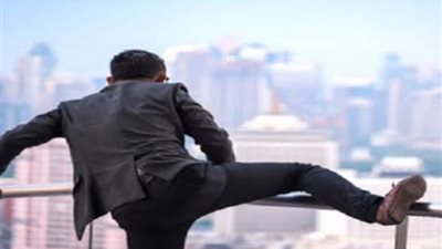 بسبب النفقة.. تخلص من حياته في شقة حماته