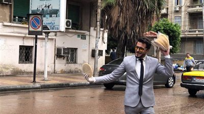 المئات يشيعون جثمان بائع الفريسكا «الشيك» في الإسكندرية