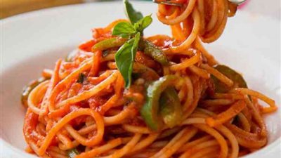 أمينة شلباية تشرح إتيكيت تناول 