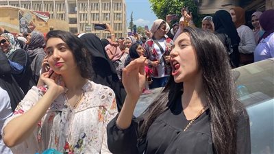 احتفالات طلاب الثانوية بانتهاء الامتحانات| فيديو جراف