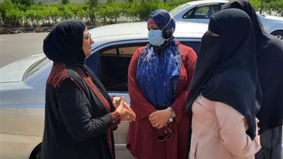 رئيس الضواحي ببورسعيد تتابع أعمال تطوير المساحات الخضراء بشوارع الحي