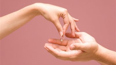 فسخت خطوبتي بعد معاناة أربع شهور مع شخص شكاك.. والتعليقات: «صلي ركعتين شكر لربنا»