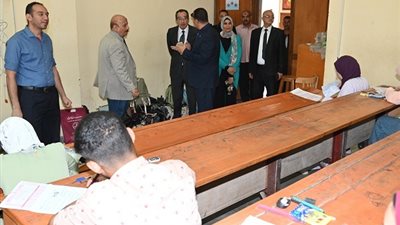 رئيس جامعة الفيوم يتفقد اختبارات القدرات بكليتي التربية النوعية والتربية الرياضية