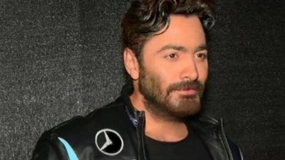 تامر حسني يكشف عن وقوف ابنتيه جانبه بعد توتره بحفله الأخيرة