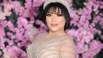 بدرية طلبة تقدم درسًا في عمل القهوة بـ 